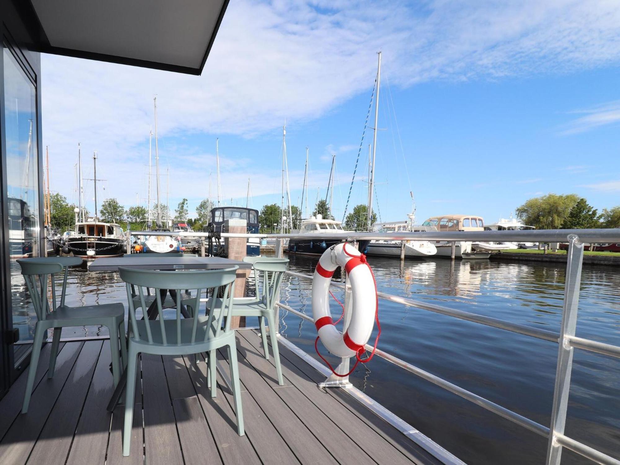 Spend The Night On The Water In Lemmer Exterior photo